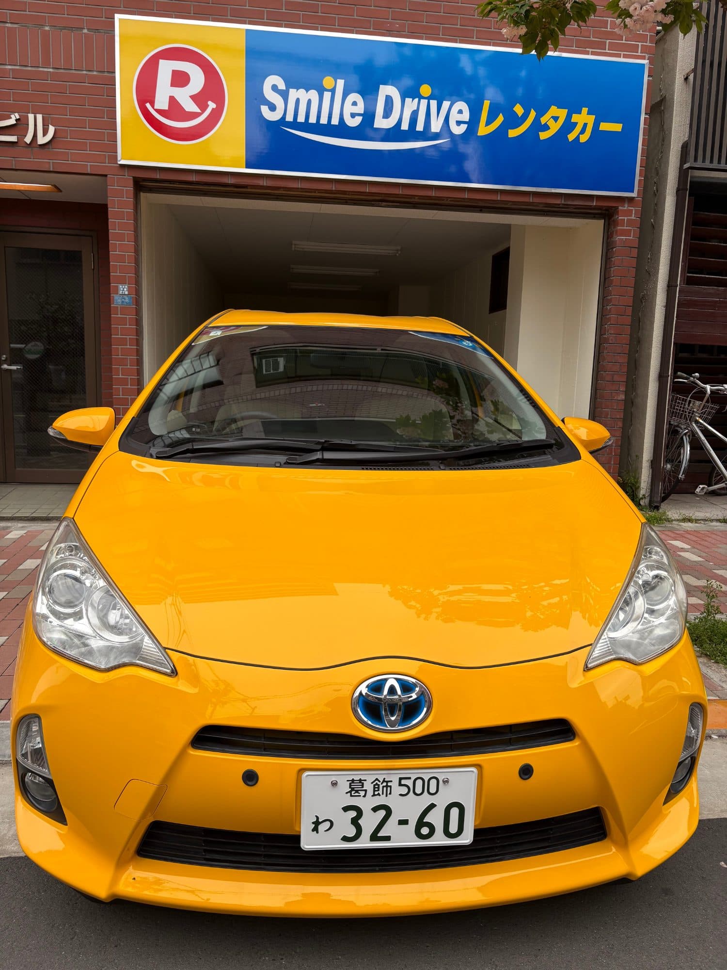 Toyota Aqua rental listing