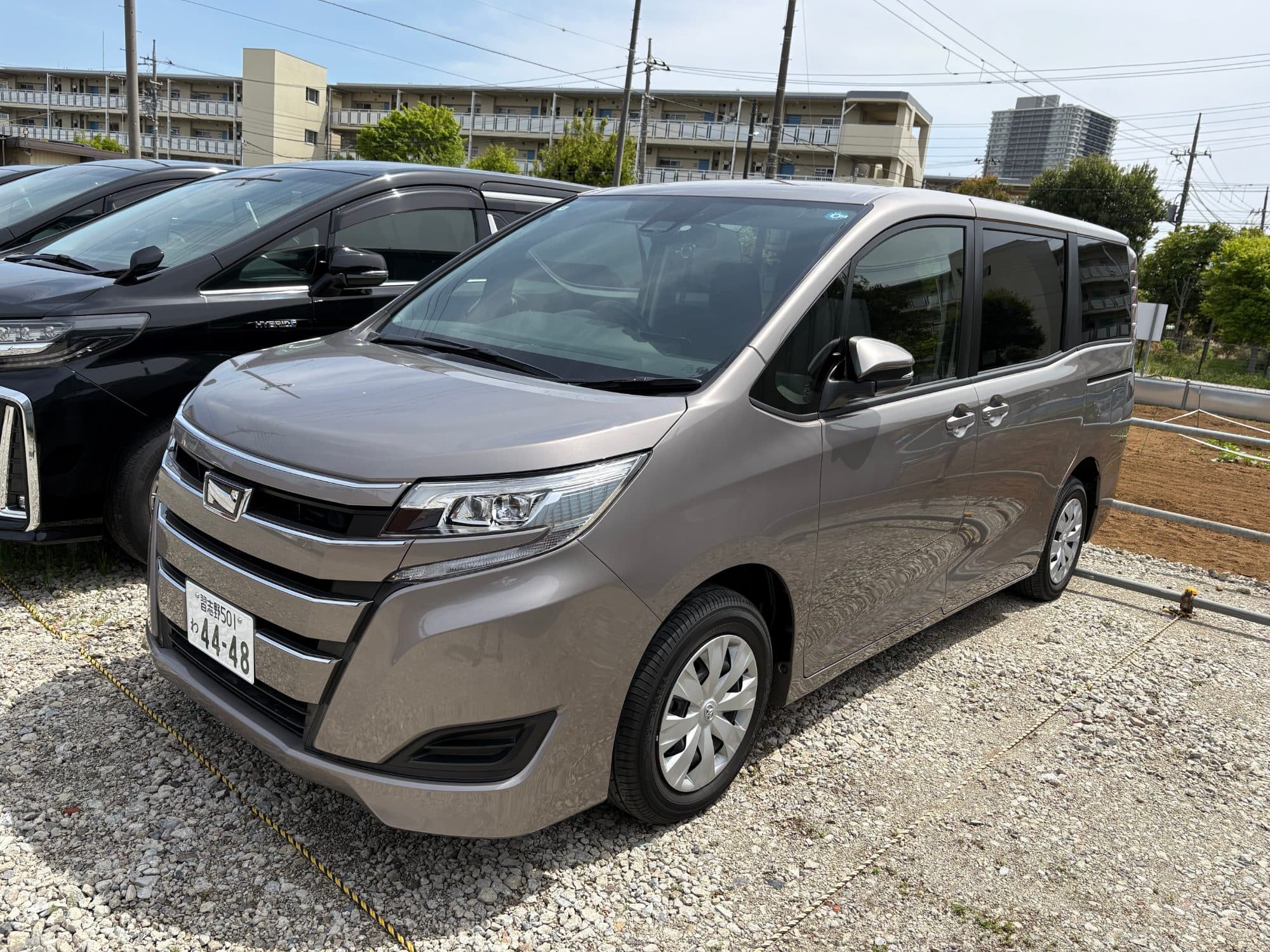 Toyota Noah rental listing